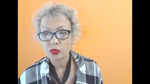 NessyJenixs online show from September 25, 2025, 8:07 am