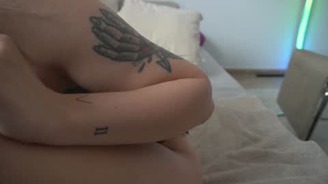 new dee online show from October 16, 2025, 1:01 pm