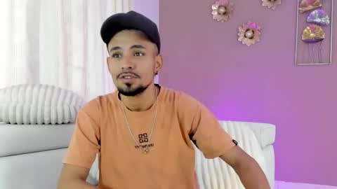 Snapshot of neyder_sanz chatting on February 17, 2026, 12:23 pm NEYDER online show from February 17, 2026, 12:23 pm