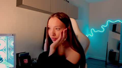 Mina online show from April 13, 2026, 7:25 am