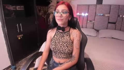 nezukoo_1 online show from June 8, 2026, 9:59 pm