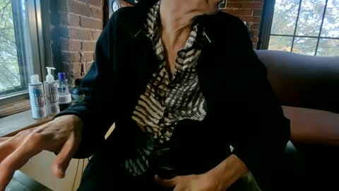 Snapshot of nfgwholoves2cum chatting on October 11, 2025, 9:13 pm NFG  Nice Friendly Guy  Dick online show from October 11, 2025, 9:13 pm