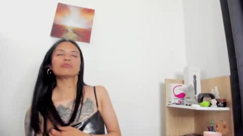 laura  online show from April 6, 2026, 2:09 am