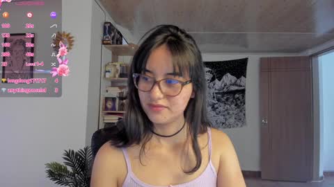 Nia online show from December 4, 2024, 9:02 pm