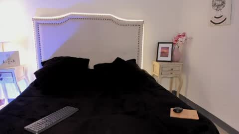 Nia Malkova online show from May 20, 2026, 9:04 am
