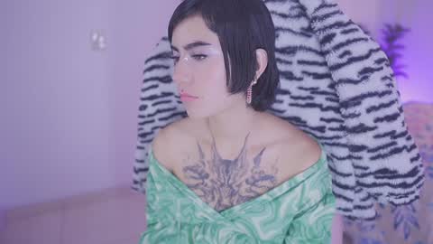 Snapshot of nia_mitsuki chatting on December 20, 2024, 9:50 pm samanta online show from December 20, 2024, 9:50 pm