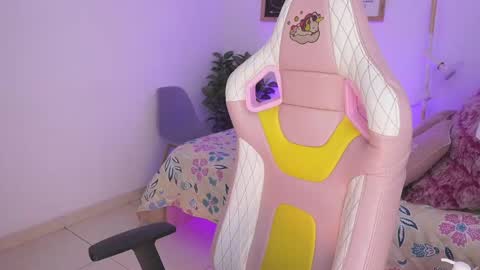 Snapshot of nia_mitsuki chatting on March 7, 2025, 3:49 pm samanta online show from March 7, 2025, 3:49 pm