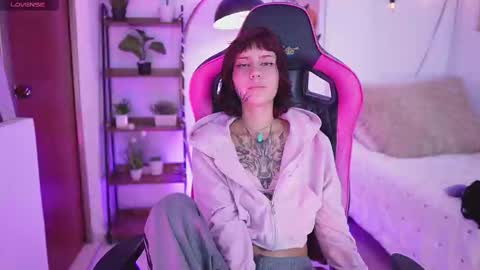 Snapshot of nia_mitsuki chatting on March 10, 2025, 10:45 pm samanta online show from March 10, 2025, 10:45 pm