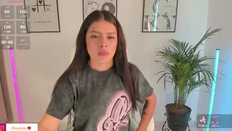 Nia online show from March 12, 2025, 9:03 pm