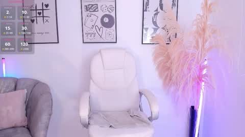 Nia online show from October 22, 2025, 1:00 pm