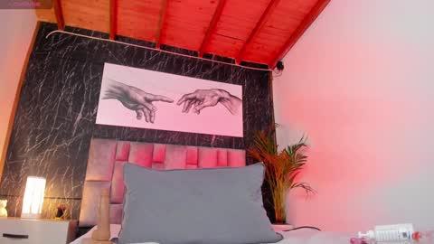 Nicolle  online show from February 8, 2025, 3:10 pm