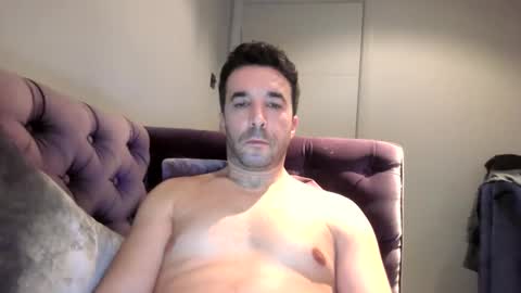 Snapshot of niciboi chatting on December 6, 2024, 11:57 pm James online show from December 6, 2024, 11:57 pm