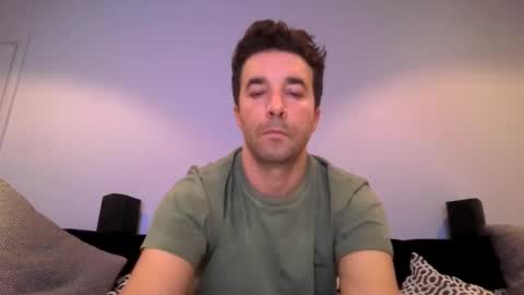 Snapshot of niciboi chatting on December 30, 2024, 1:04 am James online show from December 30, 2024, 1:04 am