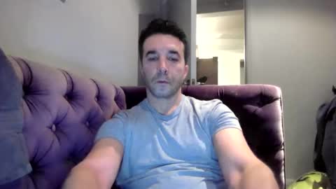 Snapshot of niciboi chatting on February 27, 2025, 11:04 pm James online show from February 27, 2025, 11:04 pm