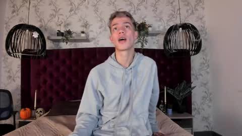 Snapshot of nick_torn chatting on October 28, 2025, 12:09 pm Nick online show from October 28, 2025, 12:09 pm