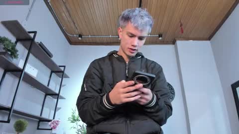 Snapshot of nick_torn chatting on February 19, 2026, 12:12 pm Nick online show from February 19, 2026, 12:12 pm