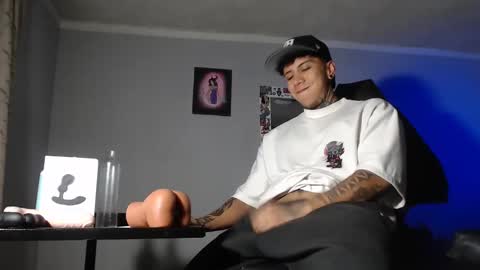 Nickhot0609 online show from January 27, 2025, 11:22 pm