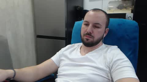 Julian online show from February 8, 2026, 11:30 pm