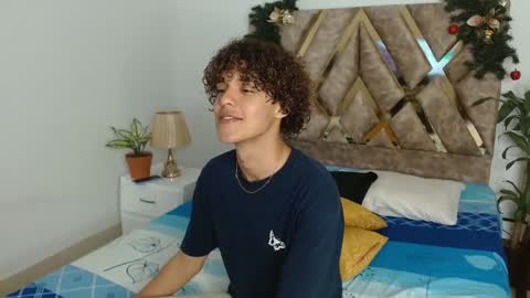 Snapshot of nickolas_moon chatting on December 15, 2024, 10:26 pm Nickolas Muoz online show from December 15, 2024, 10:26 pm