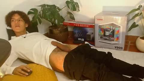 Snapshot of nickolas_moon chatting on December 27, 2024, 9:11 pm Nickolas Muoz online show from December 27, 2024, 9:11 pm