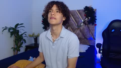 Snapshot of nickolas_moon chatting on December 30, 2024, 5:34 pm Nickolas Muoz online show from December 30, 2024, 5:34 pm