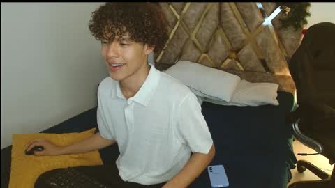 Snapshot of nickolas_moon chatting on December 31, 2024, 9:28 pm Nickolas Muoz online show from December 31, 2024, 9:28 pm