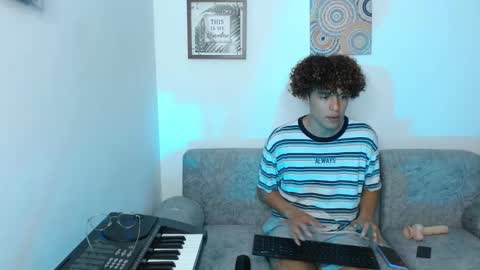 Snapshot of nickolas_moon chatting on January 14, 2025, 12:11 am Nickolas Muoz online show from January 14, 2025, 12:11 am