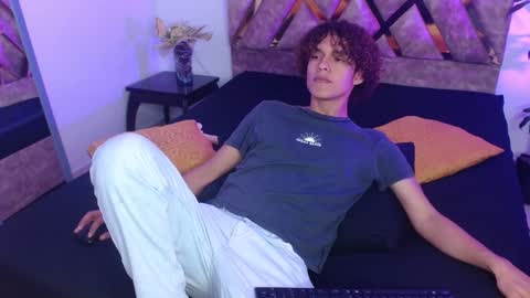 Snapshot of nickolas_moon chatting on February 1, 2025, 2:45 pm Nickolas Muoz online show from February 1, 2025, 2:45 pm