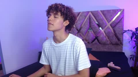 Snapshot of nickolas_moon chatting on February 2, 2025, 7:25 pm Nickolas Muoz online show from February 2, 2025, 7:25 pm