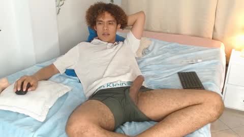 Snapshot of nickolas_moon chatting on February 4, 2025, 8:49 pm Nickolas Muoz online show from February 4, 2025, 8:49 pm