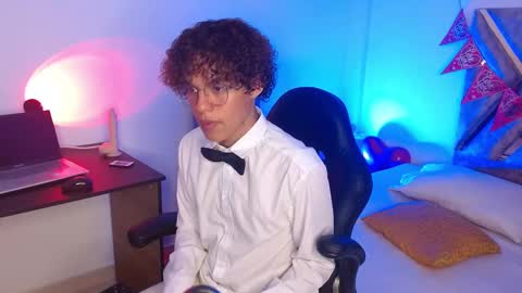 Snapshot of nickolas_moon chatting on February 18, 2025, 2:59 pm Nickolas Muoz online show from February 18, 2025, 2:59 pm