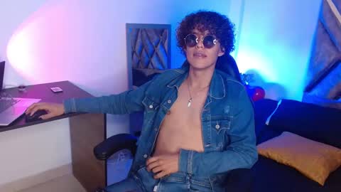 Snapshot of nickolas_moon chatting on February 21, 2025, 4:26 pm Nickolas Muoz online show from February 21, 2025, 4:26 pm