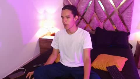 Snapshot of nickolas_moon chatting on September 11, 2025, 3:01 pm Nickolas Muoz online show from September 11, 2025, 3:01 pm