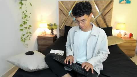 Snapshot of nickolas_moon chatting on October 29, 2025, 9:16 pm Nickolas Muoz online show from October 29, 2025, 9:16 pm