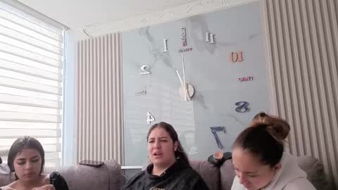 nicky_as online show from December 1, 2025, 1:49 pm