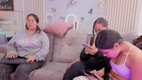 Snapshot of nicky_as chatting on February 18, 2026, 3:08 pm nicky_as online show from February 18, 2026, 3:08 pm