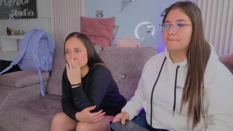 nicky_as online show from April 7, 2026, 1:22 pm