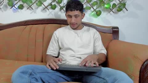 nicky online show from December 13, 2024, 7:43 pm