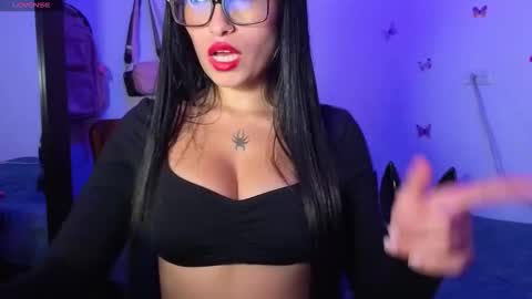 Nicolle online show from November 30, 2025, 10:03 pm