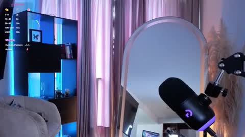 Nicky online show from September 15, 2025, 4:18 pm