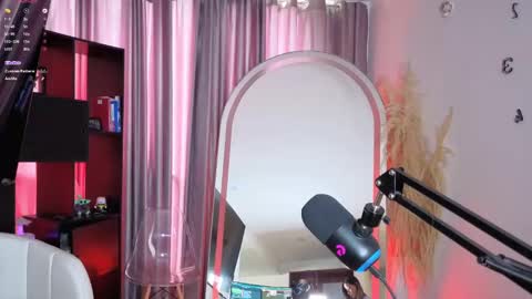 Nicky online show from September 25, 2025, 4:54 pm