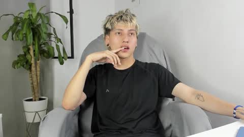 Nico  online show from October 27, 2025, 2:32 pm