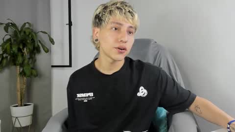 Nico  online show from October 28, 2025, 3:14 pm