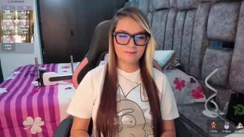 YuliEM online show from November 26, 2025, 8:21 pm