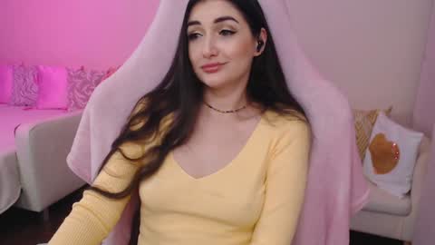 Nicole Online at about after 1000  6  UK time or 900  - 500  UK time it approximate time interval online show from December 18, 2024, 1:37 am