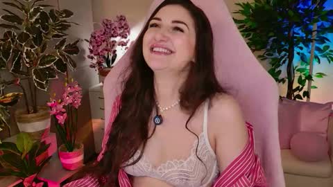 Nicole Online at about after 1000  6  UK time or 900  - 500  UK time it approximate time interval online show from October 28, 2025, 3:54 am