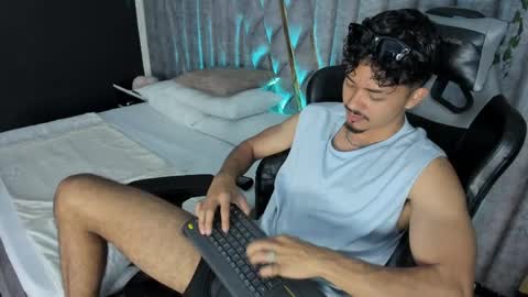 Snapshot of nicolaikarav chatting on April 24, 2026, 12:29 pm Nicolai online show from April 24, 2026, 12:29 pm