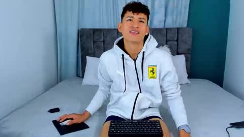 nicolastorres__ online show from November 21, 2025, 5:06 am