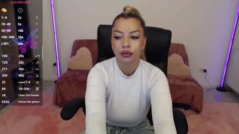 Nico online show from September 25, 2025, 5:05 pm