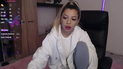 Nico online show from December 2, 2025, 3:40 pm